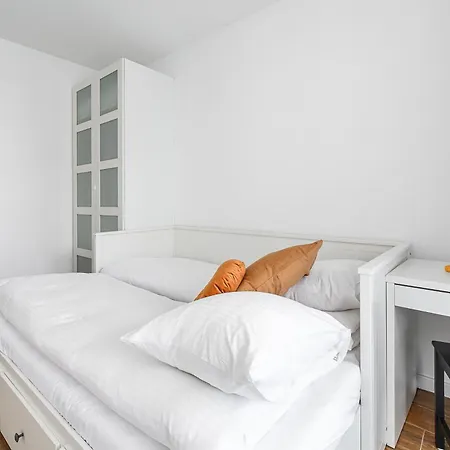 Shortstaypoland Daniszewska B192 *